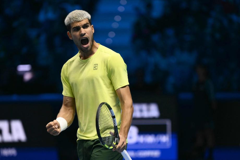 [图]ATP总总决赛  -阿尔卡拉斯2-0阿利亚西姆 将与辛纳争冠网球最新消息